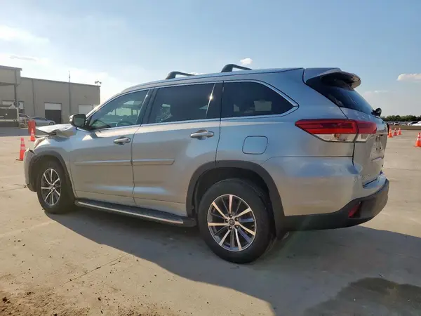 5TDJZRFH4HS459228 2017 TOYOTA HIGHLANDER - Image 2
