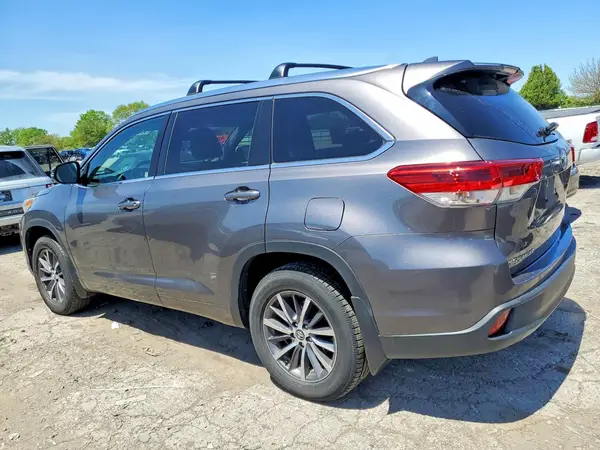 5TDJZRFH4HS459441 2017 TOYOTA HIGHLANDER - Image 2