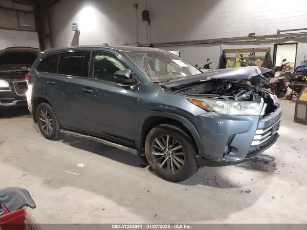 5TDJZRFH4HS459780 2017 TOYOTA HIGHLANDER - Image 1