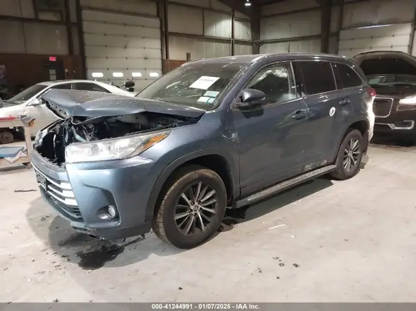 5TDJZRFH4HS459780 2017 TOYOTA HIGHLANDER - Image 2