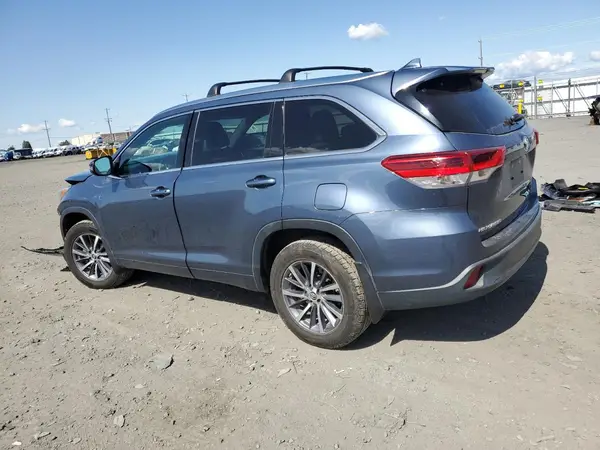 5TDJZRFH4HS460704 2017 TOYOTA HIGHLANDER - Image 2