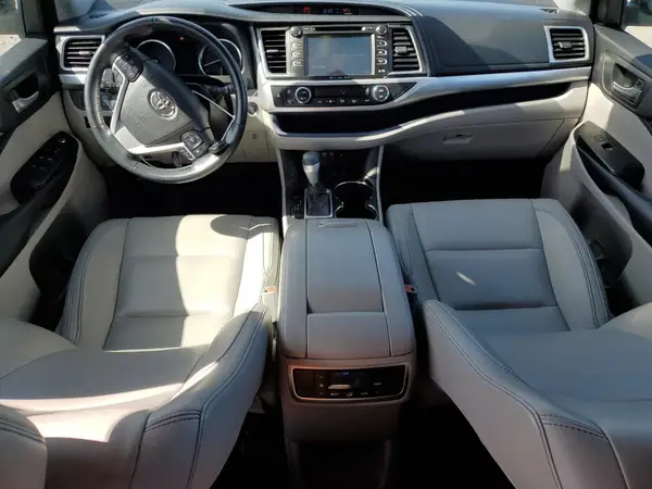 5TDJZRFH4HS460704 2017 TOYOTA HIGHLANDER - Image 8