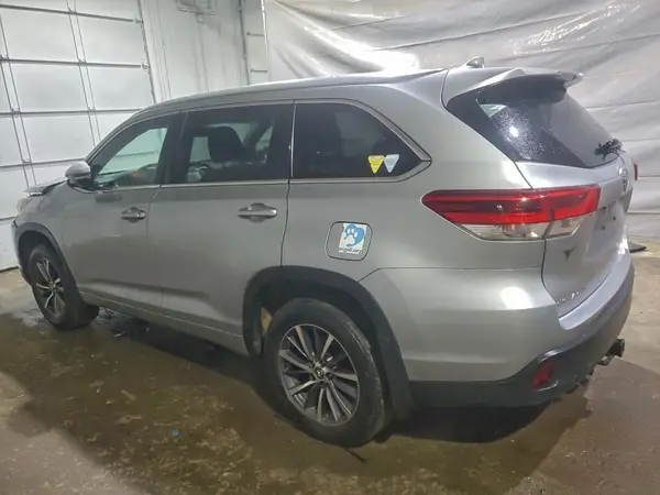 5TDJZRFH4HS463313 2017 TOYOTA HIGHLANDER - Image 2