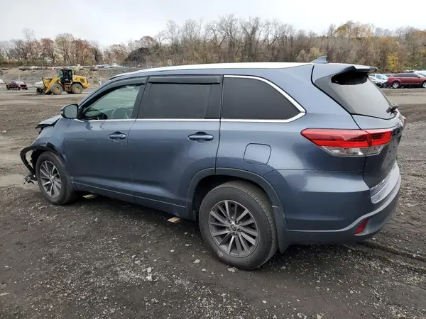 5TDJZRFH4HS463389 2017 TOYOTA HIGHLANDER - Image 2