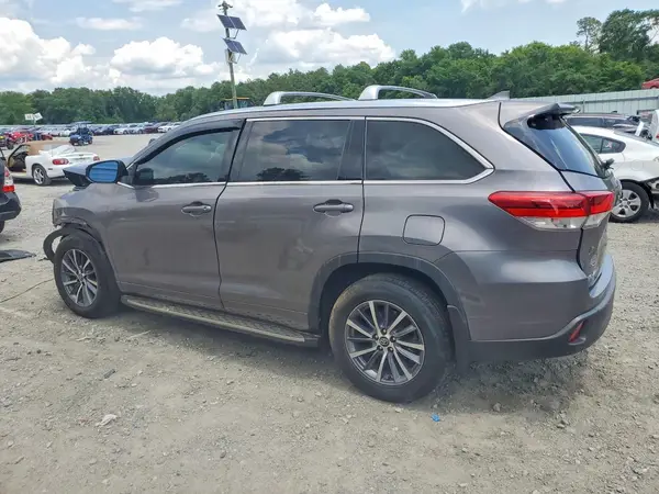 5TDJZRFH4HS465143 2017 TOYOTA HIGHLANDER - Image 2