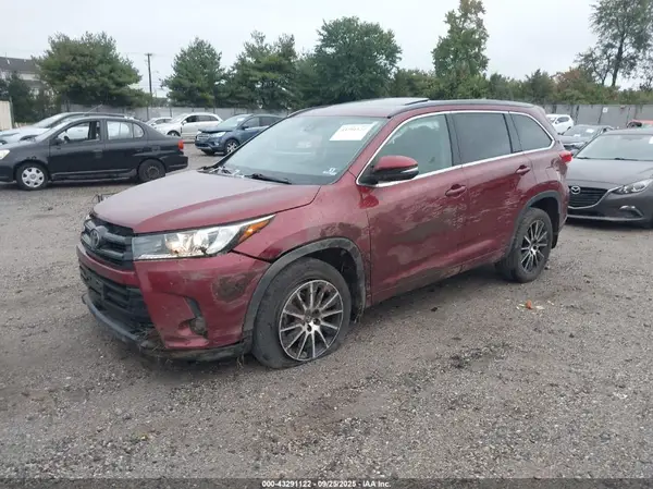 5TDJZRFH4HS466065 2017 TOYOTA HIGHLANDER - Image 2
