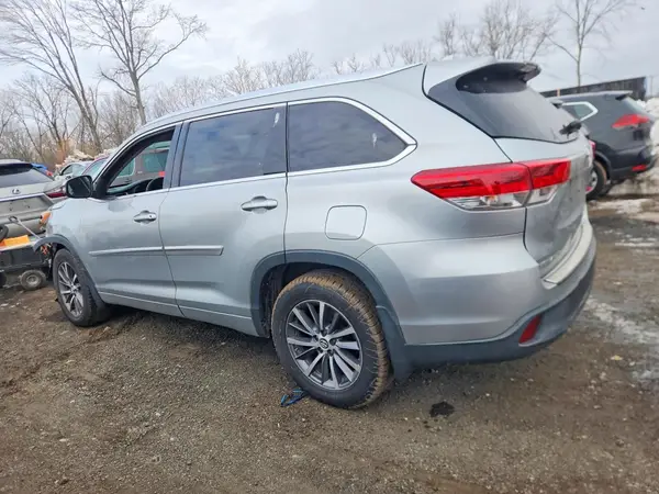 5TDJZRFH4HS467619 2017 TOYOTA HIGHLANDER - Image 2