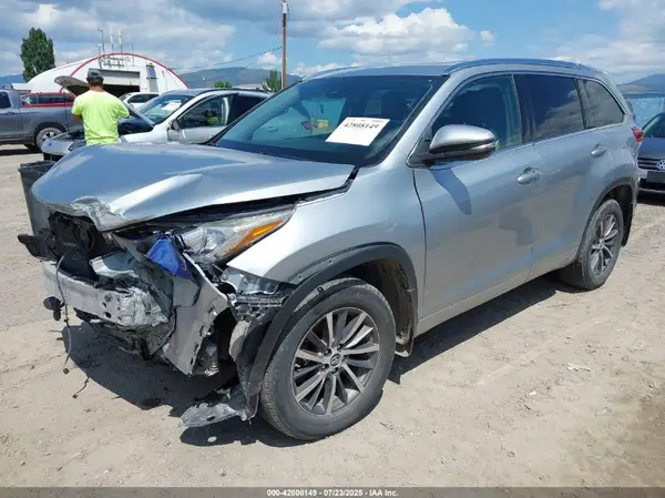 5TDJZRFH4HS467927 2017 TOYOTA HIGHLANDER - Image 2