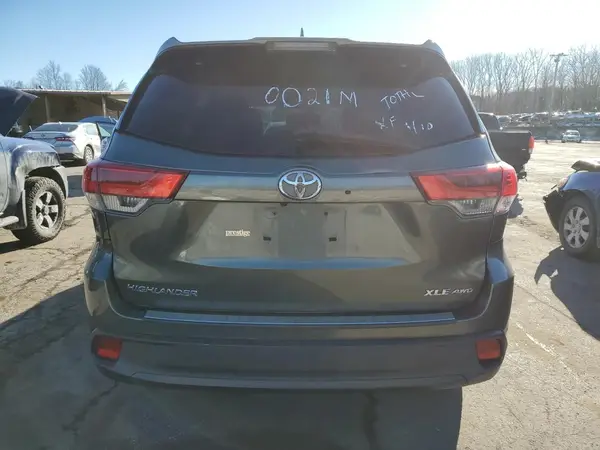 2017 TOYOTA HIGHLANDER auction photo 6