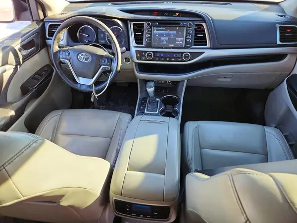 5TDJZRFH4HS472030 2017 TOYOTA HIGHLANDER - Image 8
