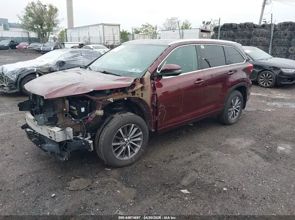 5TDJZRFH4HS478782 2017 TOYOTA HIGHLANDER - Image 2