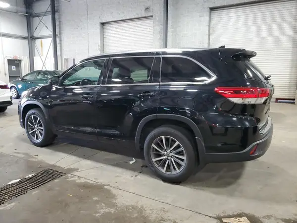 5TDJZRFH4HS481391 2017 TOYOTA HIGHLANDER - Image 2