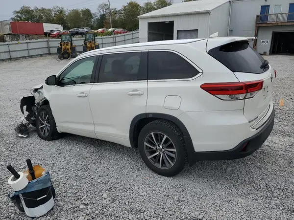 5TDJZRFH4HS482542 2017 TOYOTA HIGHLANDER - Image 2