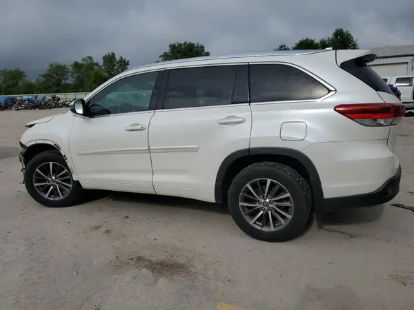 5TDJZRFH4HS483089 2017 TOYOTA HIGHLANDER - Image 2