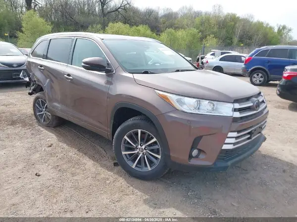 5TDJZRFH4HS483304 2017 TOYOTA HIGHLANDER - Image 1