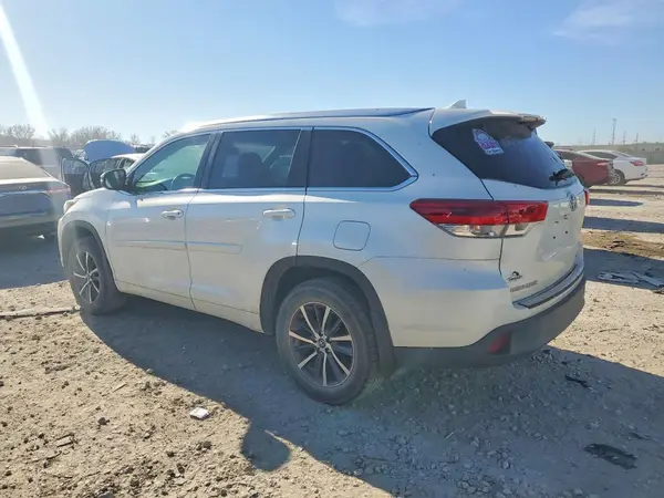 5TDJZRFH4HS508489 2017 TOYOTA HIGHLANDER - Image 2