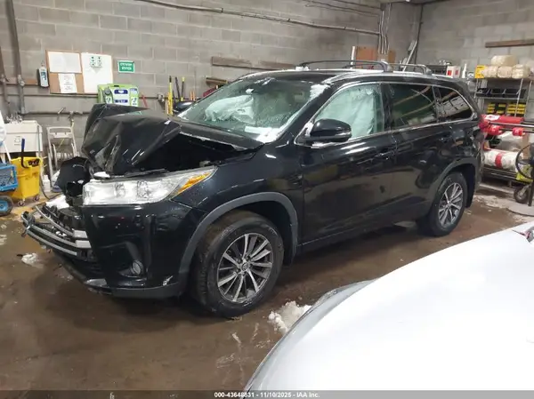 5TDJZRFH4HS508640 2017 TOYOTA HIGHLANDER - Image 2