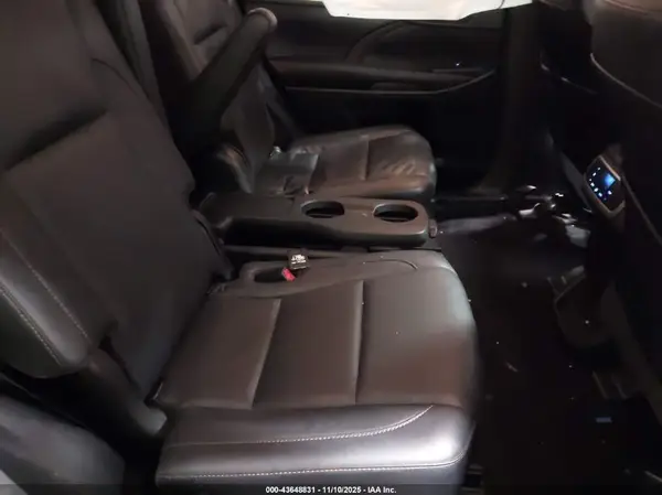 5TDJZRFH4HS508640 2017 TOYOTA HIGHLANDER - Image 8