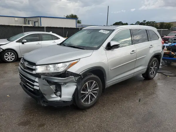 5TDJZRFH4HS509500 2017 TOYOTA HIGHLANDER - Image 2