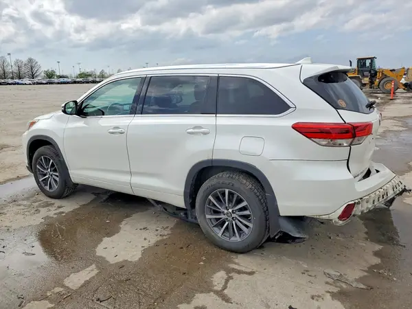 5TDJZRFH4HS510419 2017 TOYOTA HIGHLANDER - Image 2