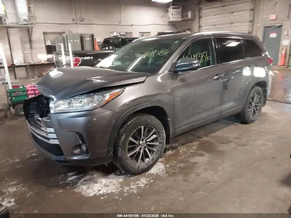 5TDJZRFH4HS512025 2017 TOYOTA HIGHLANDER - Image 2