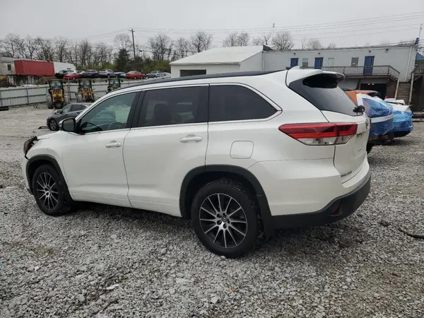 5TDJZRFH4HS514857 2017 TOYOTA HIGHLANDER - Image 2