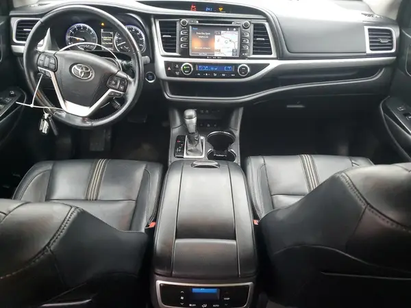 5TDJZRFH4HS514857 2017 TOYOTA HIGHLANDER - Image 8