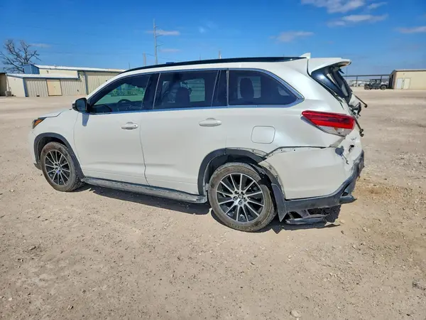 5TDJZRFH4HS517337 2017 TOYOTA HIGHLANDER - Image 2