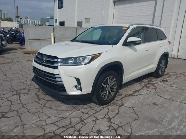 5TDJZRFH4HS517466 2017 TOYOTA HIGHLANDER - Image 2