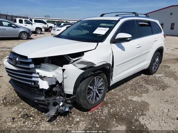 5TDJZRFH4HS517757 2017 TOYOTA HIGHLANDER - Image 2
