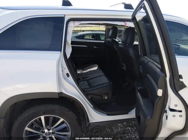 5TDJZRFH4HS517757 2017 TOYOTA HIGHLANDER - Image 8