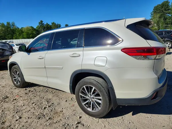 5TDJZRFH4HS520092 2017 TOYOTA HIGHLANDER - Image 2
