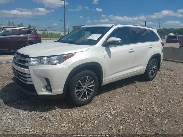 5TDJZRFH4HS521856 2017 TOYOTA HIGHLANDER - Image 2