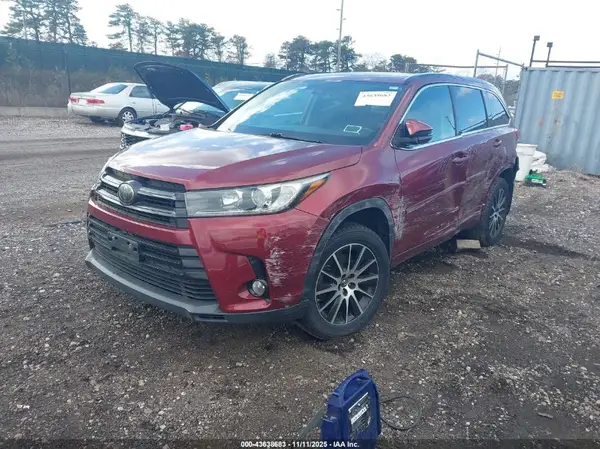 5TDJZRFH4JS485799 2018 TOYOTA HIGHLANDER - Image 2