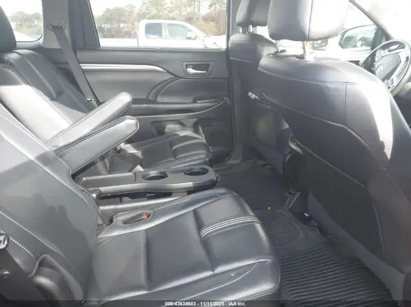5TDJZRFH4JS485799 2018 TOYOTA HIGHLANDER - Image 8