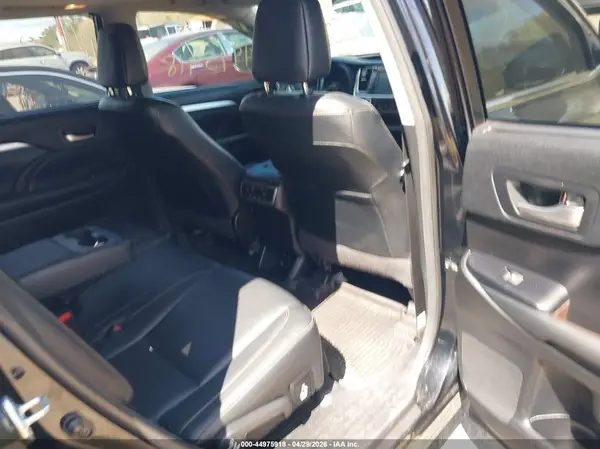 5TDJZRFH4JS487567 2018 TOYOTA HIGHLANDER - Image 8