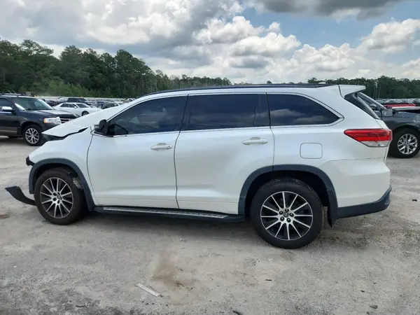 5TDJZRFH4JS487908 2018 TOYOTA HIGHLANDER - Image 2