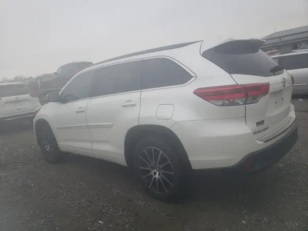 5TDJZRFH4JS488167 2018 TOYOTA HIGHLANDER - Image 2