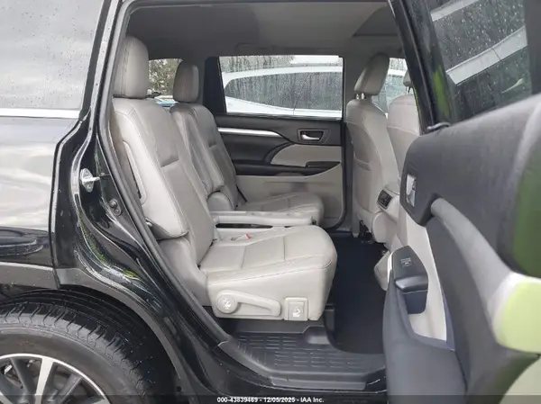 5TDJZRFH4JS495748 2018 TOYOTA HIGHLANDER - Image 8