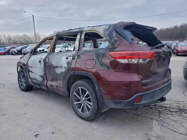 5TDJZRFH4JS497371 2018 TOYOTA HIGHLANDER - Image 2