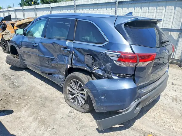 5TDJZRFH4JS497970 2018 TOYOTA HIGHLANDER - Image 2