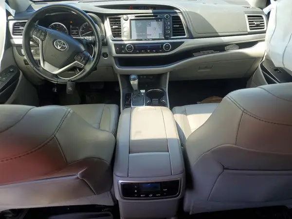 5TDJZRFH4JS497970 2018 TOYOTA HIGHLANDER - Image 8
