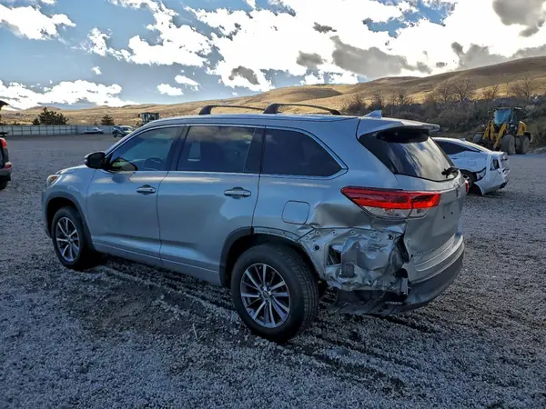 5TDJZRFH4JS525153 2018 TOYOTA HIGHLANDER - Image 2