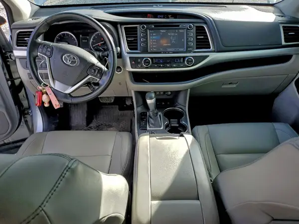 5TDJZRFH4JS525153 2018 TOYOTA HIGHLANDER - Image 8