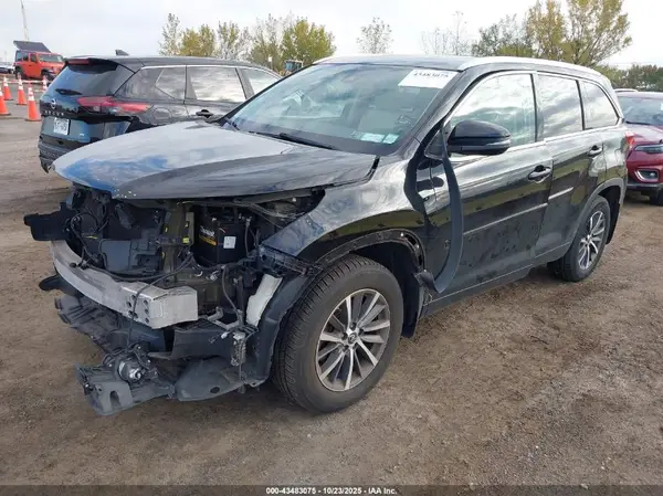 5TDJZRFH4JS526934 2018 TOYOTA HIGHLANDER - Image 2