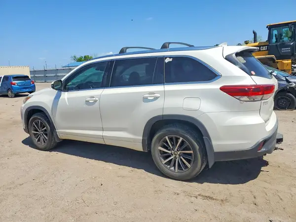 5TDJZRFH4JS528974 2018 TOYOTA HIGHLANDER - Image 2