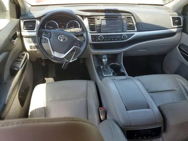 5TDJZRFH4JS528974 2018 TOYOTA HIGHLANDER - Image 8