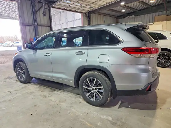 5TDJZRFH4JS529056 2018 TOYOTA HIGHLANDER - Image 2