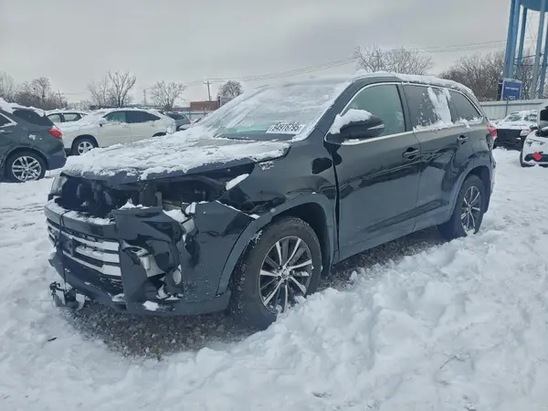 5TDJZRFH4JS529123 2018 TOYOTA HIGHLANDER - Image 1