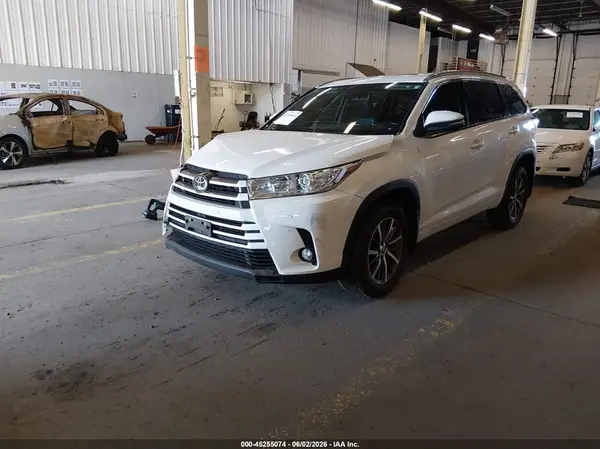 5TDJZRFH4JS529820 2018 TOYOTA HIGHLANDER - Image 2